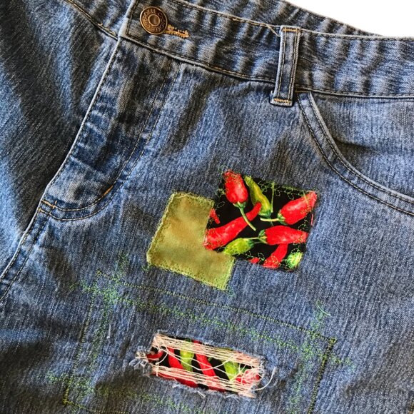 Upcycled Denim Ripped Jean Cutoff Shorts, Chili Peppers Theme, Women’s Size 6 - Picture 13 of 14